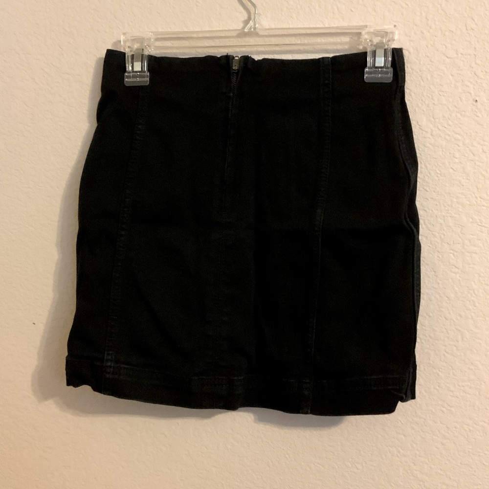 Black jean black jean ooo please don’t take my man